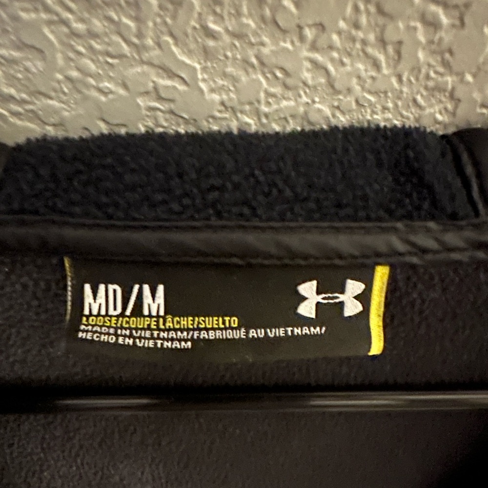 Under Armor men’s lightweight jacket- medium